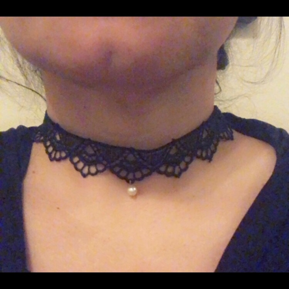 Black lace choker